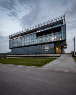 Vidrio y cemento para el Centro de Investigación y Desarrollo Kordsa, en Estambul
