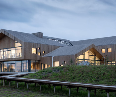 Una escuela de madera, por CF Møller
