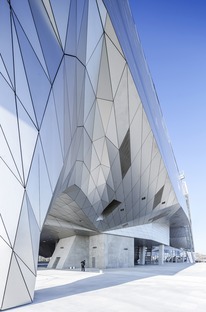 Musée des Confluences, en acero, vidrio y cemento, de Coop Himmelb(l)au