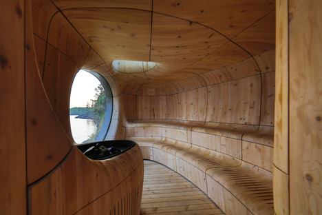 Grotto Sauna de madera preenvejecida, por Partisans

