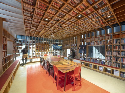Interiores de la biblioteca mecánica locHal, por Mecanoo

