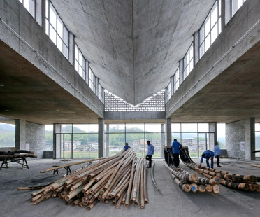 Fábrica en cemento por TAO, para balsas de bambú
