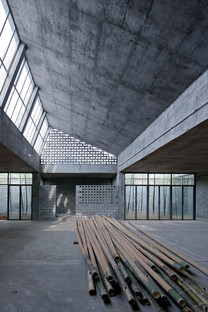 Fábrica en cemento por TAO, para balsas de bambú
