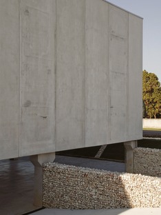 Un vivero de cemento prefabricado, por Studio Bressan

