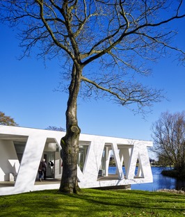 Una galería en el lago realizada con cemento armado, por Henning Larsen
