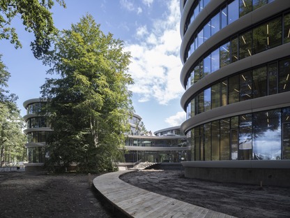 Estructura de madera desmontable para la Triodos Bank, por Rau Architects
