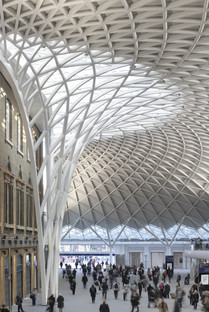 La King’s Cross Station realizada por McAslan, de acero y paneles de vidrio
