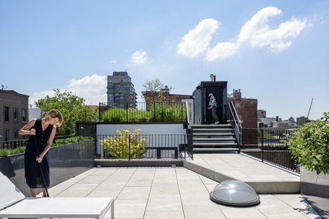 Una arquitectura con fachada de zinc, por Young Projects, en Nueva York
