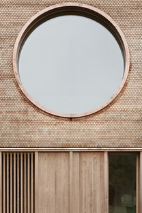 Casa de cemento y madera, por Innauer Matt Architekten
