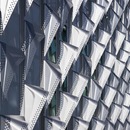 Elementos hidroformados para la fachada del SEC de Harward, por Behnisch Architekten
