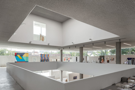 Escuela de Arte de cemento, en Amberes, por Atelier Kempe Thill

