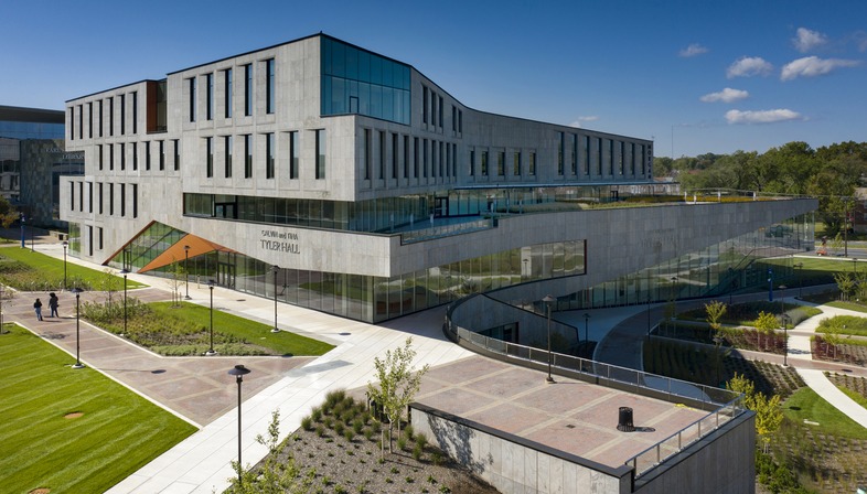Cemento y piedra caliza para la Morgan State University, por Teeple - GWWO Architects
