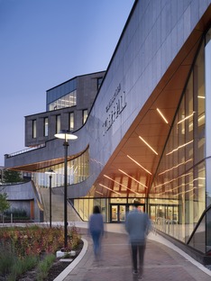 Cemento y piedra caliza para la Morgan State University, por Teeple - GWWO Architects
